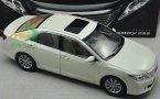 1:18 Scale Black / White Diecast Toyota Camry Model