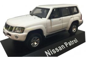 White 1:43 Scale Diecast Nissan Patrol Model