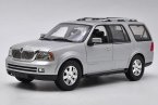 1:18 Scale Silver Welly 2005 Diecast Lincoln Navigator Model
