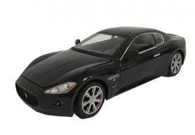 Black 1:24 Scale Motorama Diecast Maserati GranTurismo Model