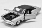 Maisto Silver 1:24 Scale Diecast 1965 Buick Riviera Model