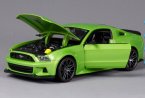 1:24 Green / White Diecast 2014 Ford Mustang Street Racer Model