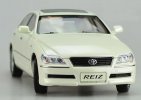 1:18 Scale Golden / White / Silver Diecast Toyota Reiz Model