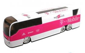 1:50 Scale Pink-White TOUR DE FRANCE Bouygues Telecom Bus Model