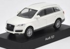 Kyosho Black / White 1:64 Scale Diecast Audi Q7 Model