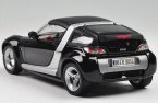 Red / Black Bburago 1:24 Diecast Mercedes-Benz Smart Model