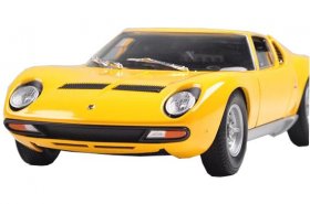 Yellow / Orange 1:18 Welly Diecast 1971 Lamborghini Miura SV