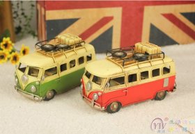 Red / Green Tinplate Vintage Style Small Scale Bus Model