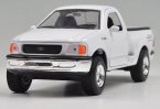White / Red 1:24 Welly Die-Cast 1998 Ford F-150 Pickup Model