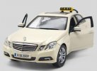 Creamy White 1:18 Scale Maisto Mercedes-Benz E-Class Taxi Model