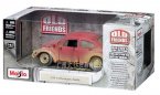 Red 1:24 Scale Maisto Old Style Diecast VW Beetle Model