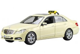 Creamy White 1:18 Scale Maisto Mercedes-Benz E-Class Taxi Model