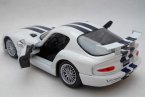 1:24 White Maisto Diecast Dodge VIPER GT2 Model