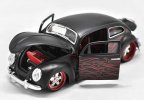 Black / Red 1:24 Scale Maisto Diecast 1967 VW Beetle Model