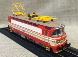 1:87 Scale Red-White Atlas Rada 230 059-8 1966 Train Model