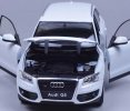 Red / White / Black 1:24 Scale Welly Diecast Audi Q5 SUV Model