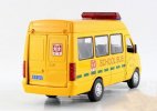 1:32 Scale Kids Yellow School Bus Toy With Alarm Lamps