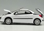 White / Green 1:18 Scale Welly Diecast Peugeot 207CC Model