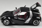 Red / Black Bburago 1:24 Diecast Mercedes-Benz Smart Model