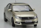 1:18 Scale White / Golden 2017 Diecast VW New Santana Model