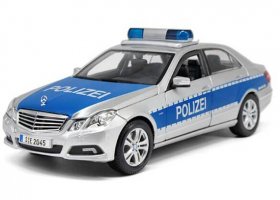 Silver 1:18 Scale Maisto Mercedes-Benz E-CLASS Police Model
