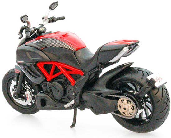 Ducati diavel carbon/red 1:18 moto scala maisto 
