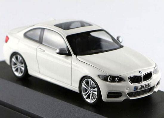 official dealer model scale 1:43 new car mens gift  BMW 2 Series Coupe White