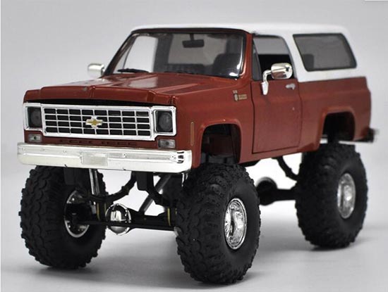 1:24 Scale Red / Yellow Soreal Diecast Chevrolet SUV Model 