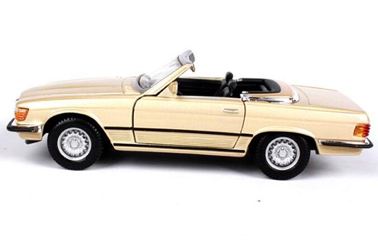 Mercedes-benz 450 sl 1977 beige escala 1:32 de Bburago 