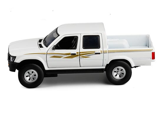 1/32 Scale Toyota Hilux Pickup Truck Model Car Diecast Toy Vehicle White Kids 