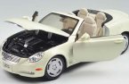 White / Red 1:18 Scale Welly Diecast Lexus SC430 Model