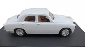 White 1:43 Scale M4 Diecast Alfa Romeo Model