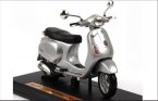 1:18 Scale Silver Maisto Diecast Vespa LX 125 2005 Scooter Model