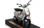 1: 18 Scale Blue / Silver Maisto Vespa 125ET4 1996 Motor Toy