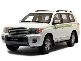 White / Green 1:18 Scale Diecast 2012 Toyota Land Cruiser Model