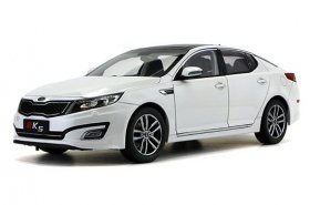 1:18 Scale White / Silver Diecast Kia K5 Model