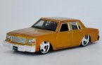 Purple / Golden 1:26 Maisto Diecast Chevrolet Caprice Model