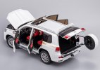 White 1:18 Scale Diecast Toyota Land Cruiser LC200 Model