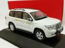 1:43 White / Black / Green 2010 Toyota Land Cruiser 200 VXR V8