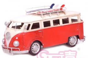 Large Scale Red-White Ancient Style Bus Model