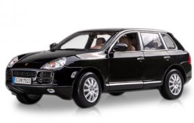 Black 1:18 Scale Maisto Diecast Porsche Cayenne Model