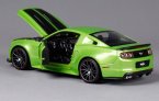 1:24 Green / White Diecast 2014 Ford Mustang Street Racer Model