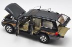 White / Dark Green Diecast Toyota Land Cruiser LC100 SUV Model