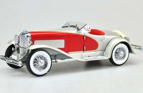 1:18 Scale Ertl Red / Black Diecast 1935 Duesenberg Model