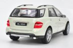 White 1:24 Scale Welly Diecast Mercedes-Benz ML 350 Model