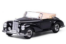 Black 1:18 Scale Maisto Diecast 1955 Mercedes Benz 300S Model