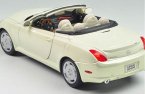 White / Red 1:18 Scale Welly Diecast Lexus SC430 Model