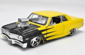 Maisto Yellow-Black Diecast 1965 Chevrolet Malibu SS Model