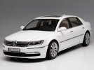 Black / Golden 1:18 Scale Welly Diecast VW Phaeton Model