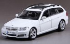 White / Gray 1:24 Scale Bburago Diecast BMW 335 Model